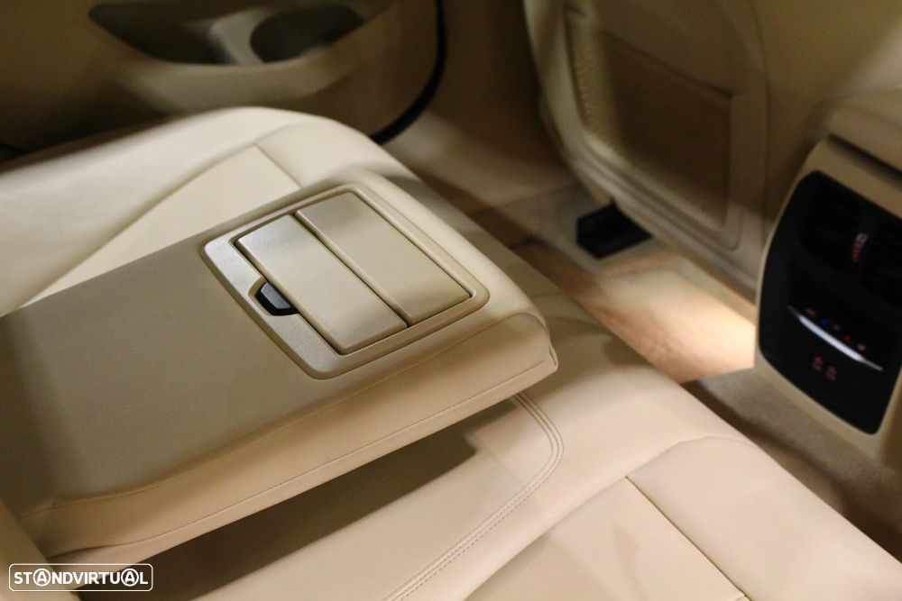 BMW 330 e Line Luxury Auto - 22