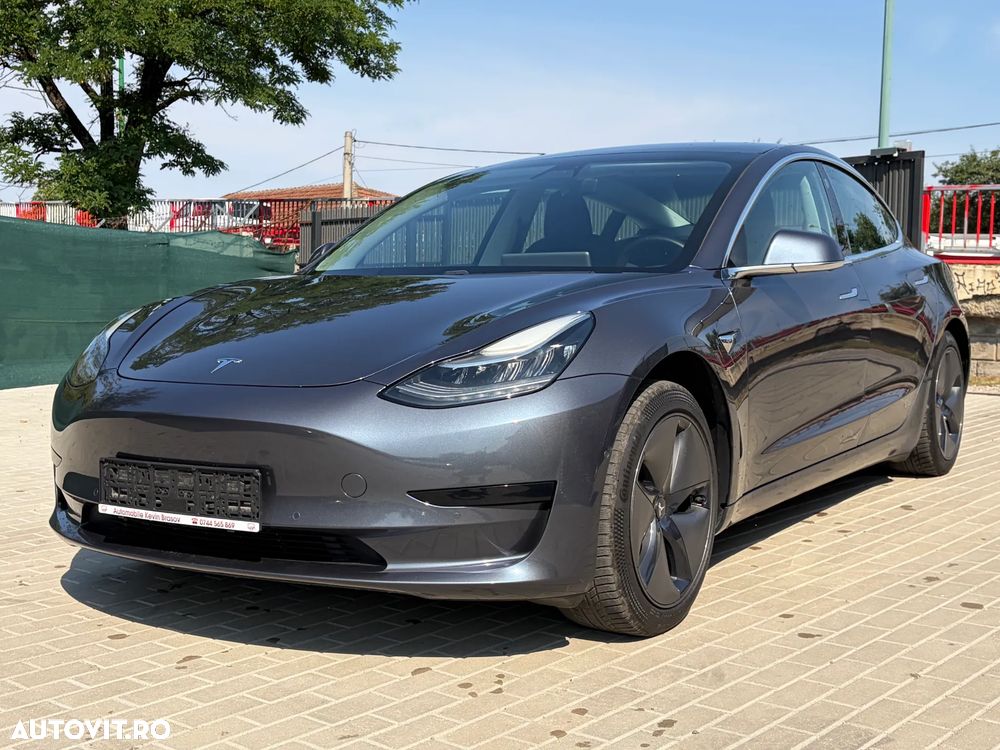 Tesla Model 3 - 1