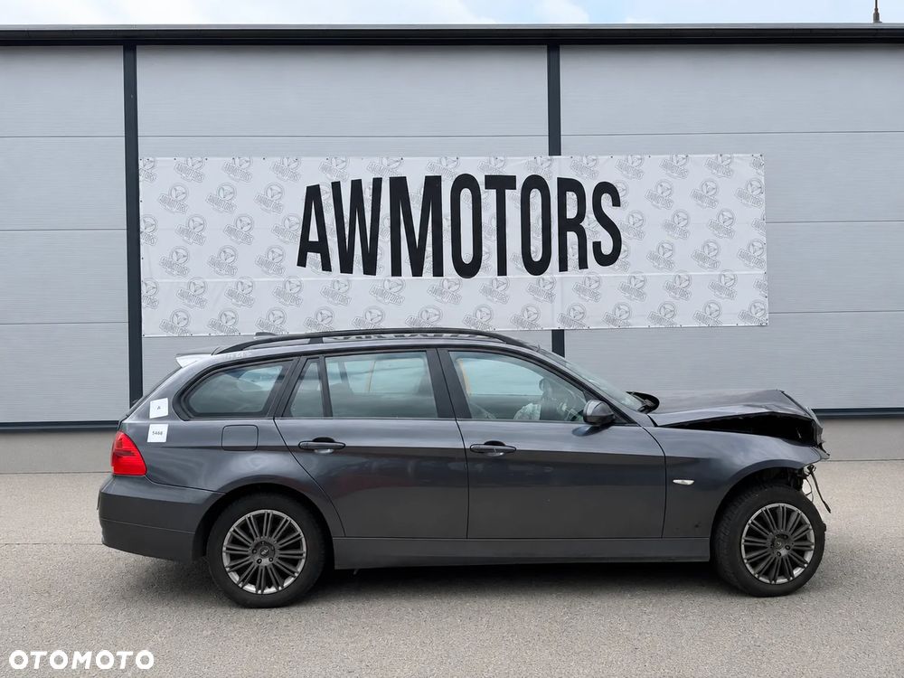 BMW 3 2007 *SAMOCHÓD NA CZĘŚCI* 5466 SPARKLING GRAPHITE METALLIC (A22)  MASKA, LAMPA, DRZWI, LUSTERKO, ZDERZAK, GRILL, BŁOTNIK, KLAPA, BELKA, DESKA, FOTELE, KANAPA, ĆWIARTKA KIEROWNICA, TARCZE, ZACISKI, ZAWIESZENIE, KOMPLETNY PRZÓD, KOMPLETNY TYŁ, LICZNIK, ZEGARY, PRAWE LEWE PRZÓD TYŁ - 1