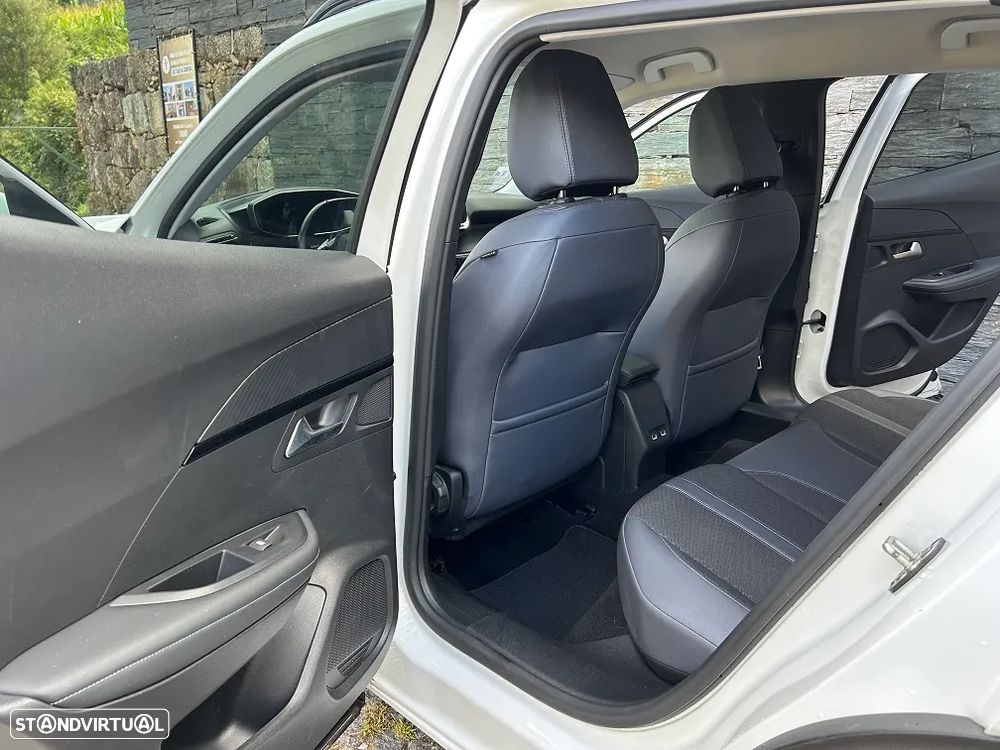 Peugeot 2008 1.2 PureTech Allure - 14