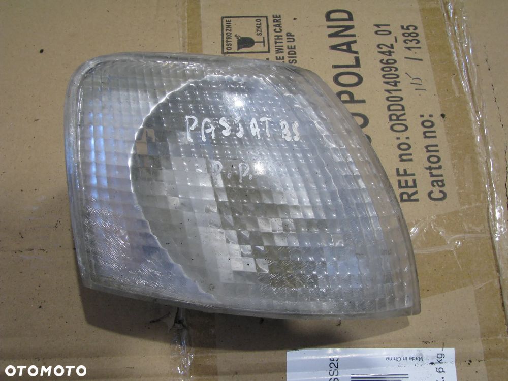 KIERUNKOWSKAZ PRAWY PRZÓD VW PASSAT B5 99r KIERUNEK - 1