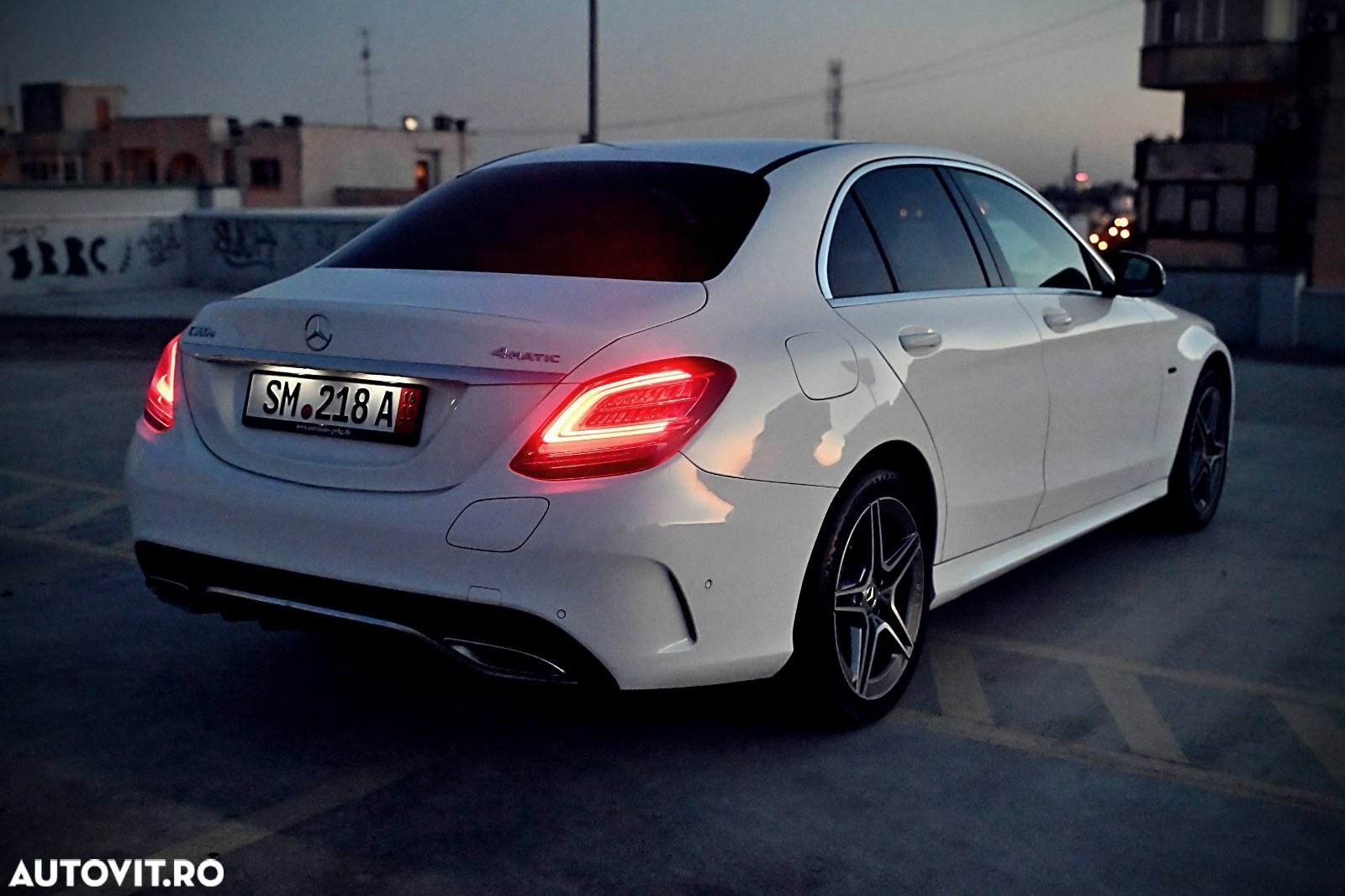 Mercedes-Benz C 300 e 4Matic 9G-TRONIC AMG Line - 3