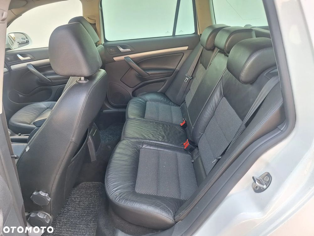 Skoda Octavia 1.8 TSI IMPULS EDITION 4x4 - 25