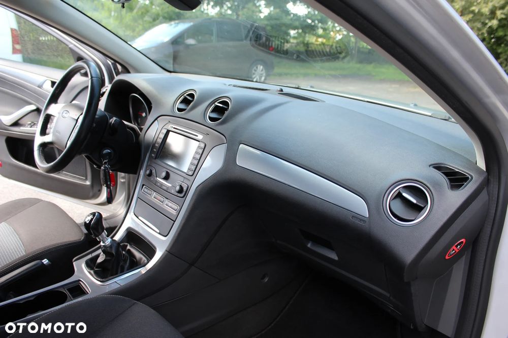 Ford Mondeo 2.0 TDCi Ghia - 25