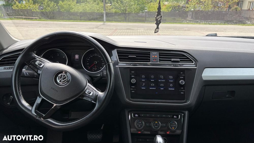 Volkswagen Tiguan 2.0 TDI DPF DSG 4Mot Comfortline - 23