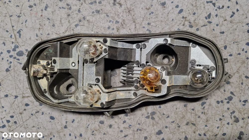 OPEL CORSA D 3d WKŁAD LAMPY TYŁ PRAWY 89037852 - 1