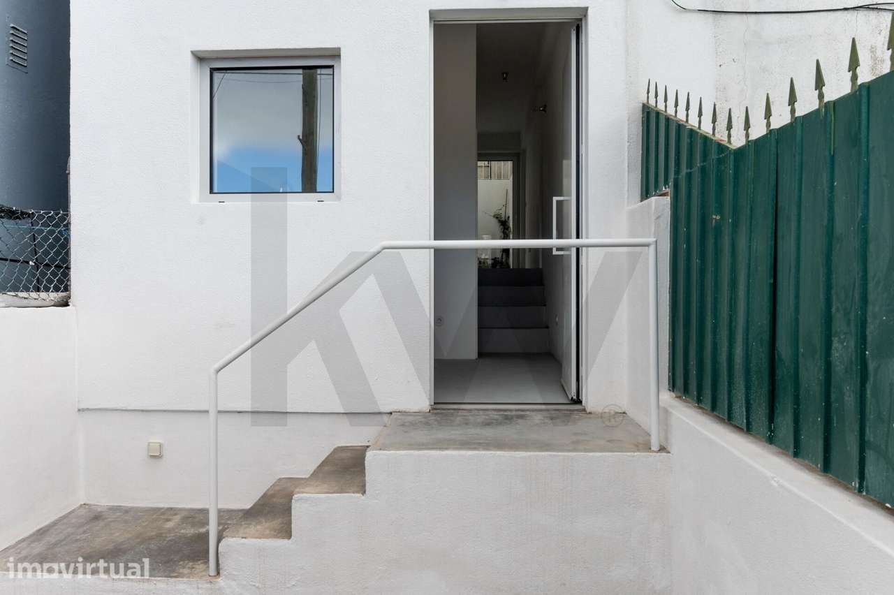 Casa de Cidade | T2 com 2 Espaços Exteriores | São Domingos de Rana - Grande imagem: 2/25