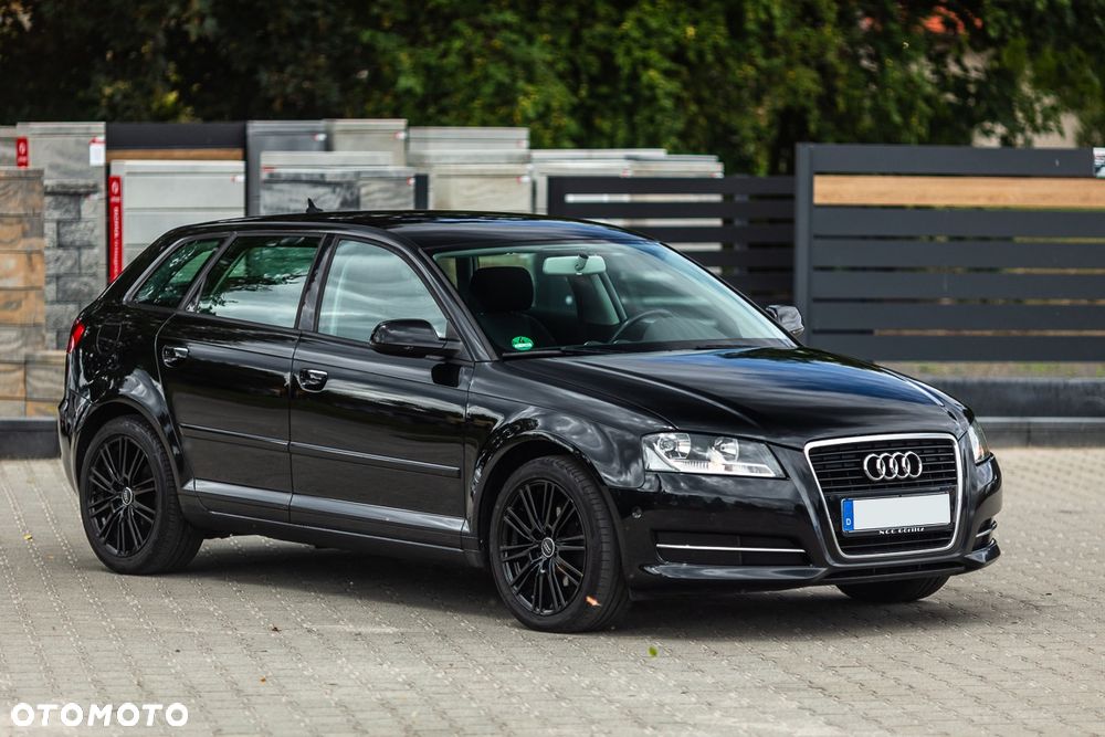 Audi A3 Sportback 2.0 TDI DPF Ambiente - 2