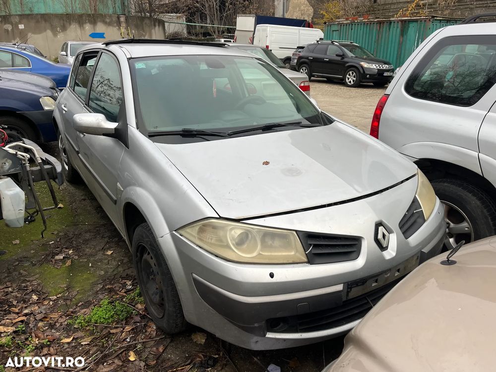 Dezmembrez Renault Megane II non facelift gri argintiu 1,6 16v benzina 2004 - 1