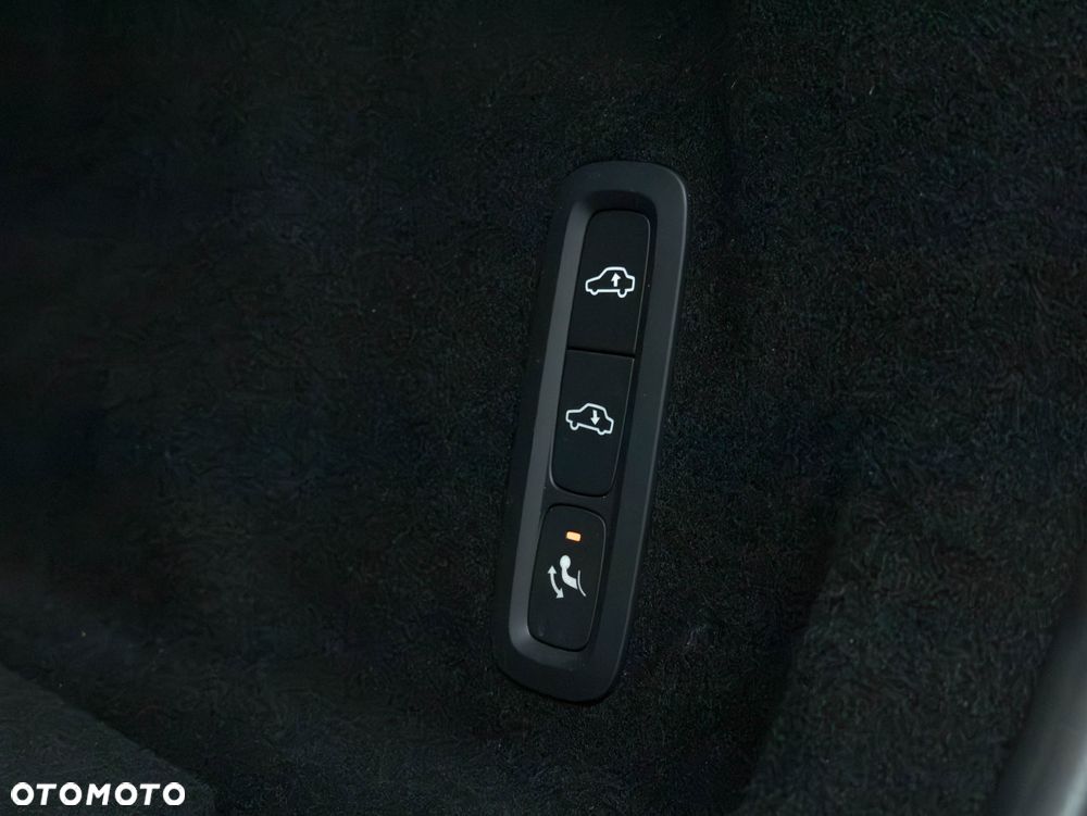 Volvo XC 60 B4 D AWD Ultimate Dark - 38