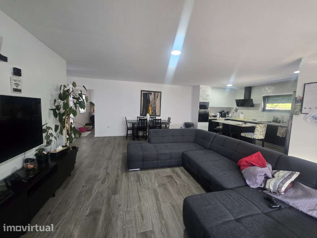 Excelente Moradia Isolada T4, com um bom espaço exterior, na Vila d... - Grande imagem: 4/23