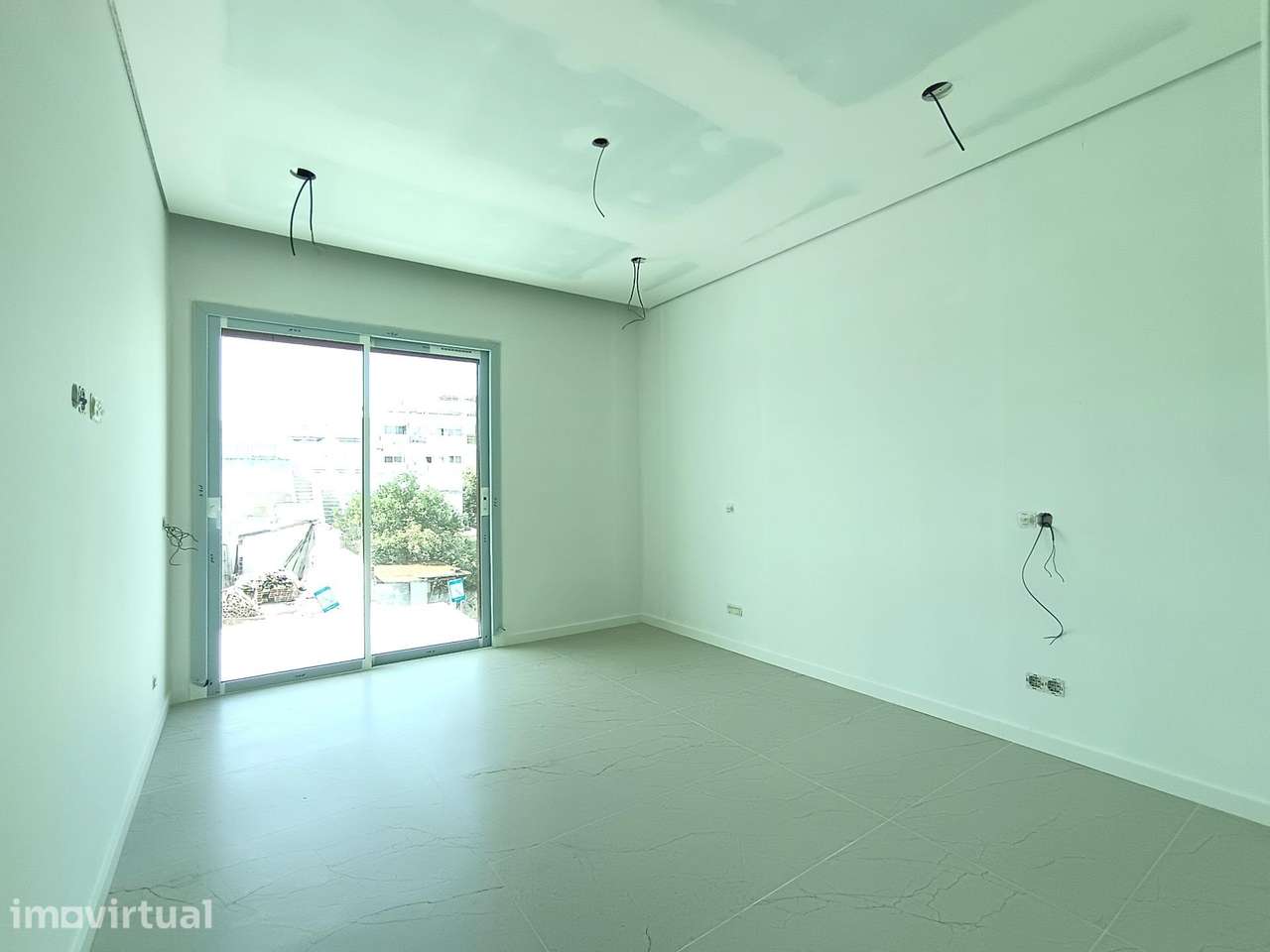 Apartamento T2 com Rooftop Privativo em Quarteira |  2 km do Mar