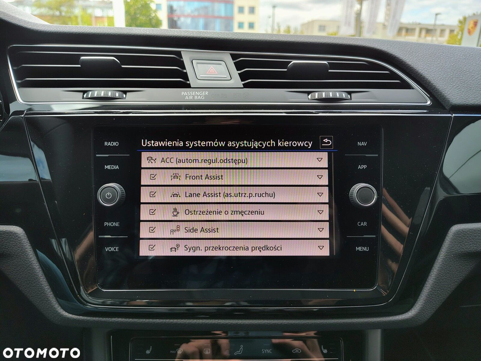 Volkswagen Touran - 19
