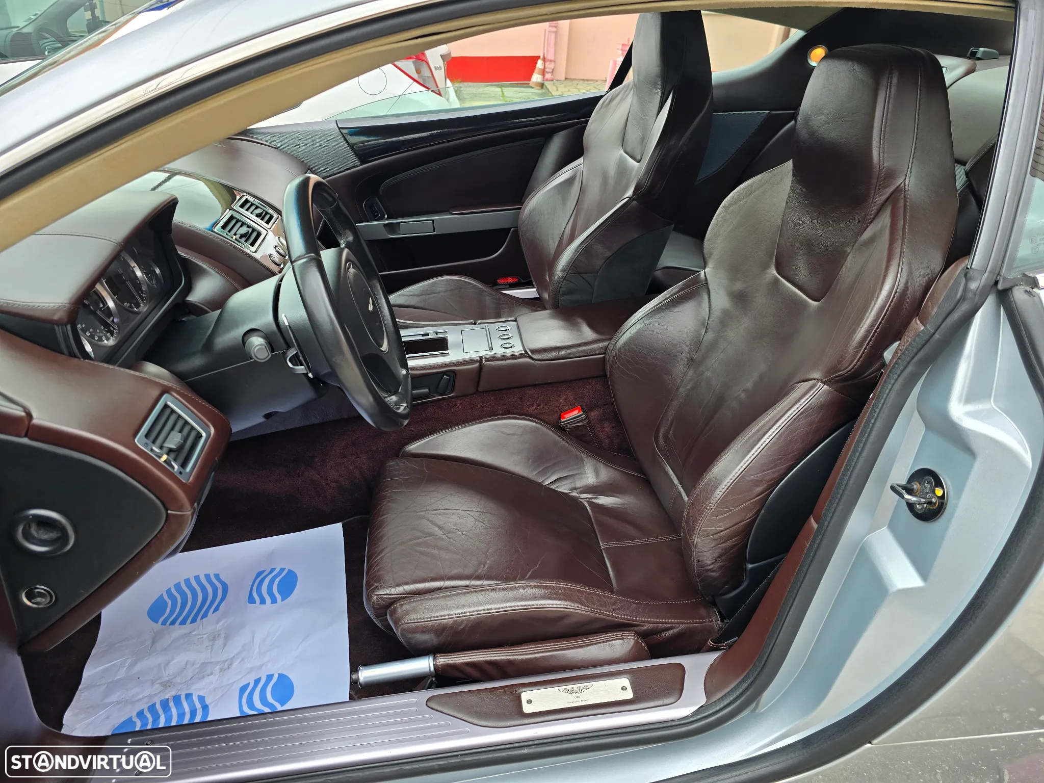 Aston Martin DB9 Coupe - 11