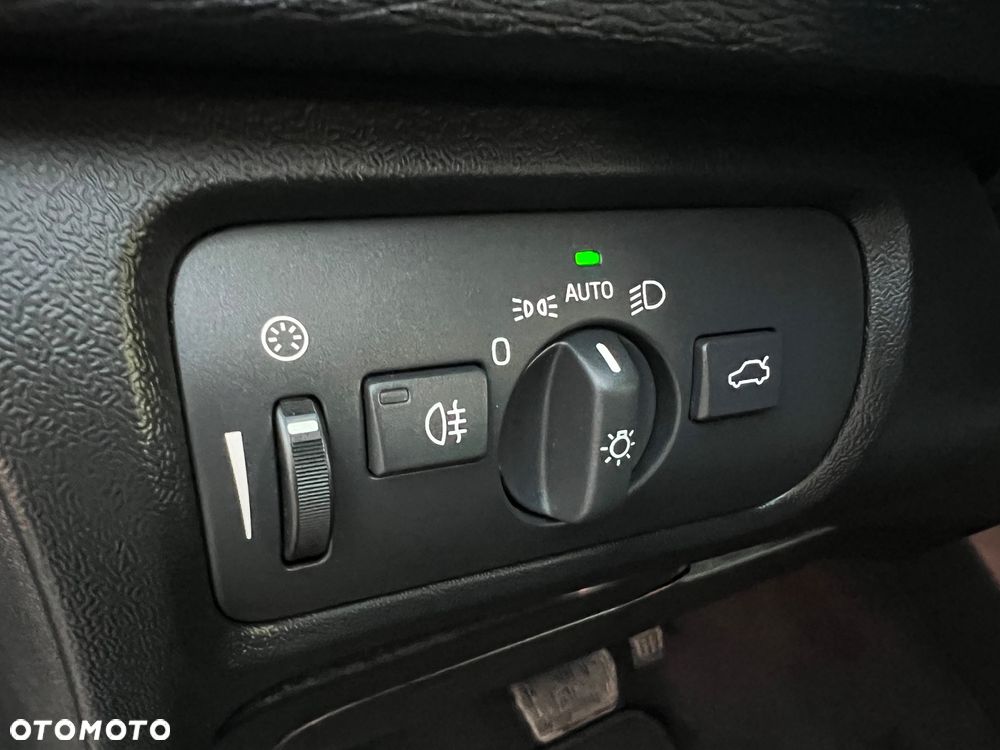 Volvo V40 Cross Country D3 Geartronic Momentum - 19