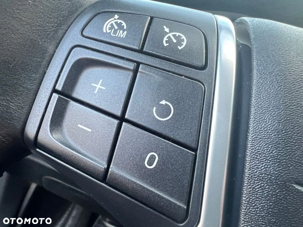 Volvo V40 Cross Country - 32