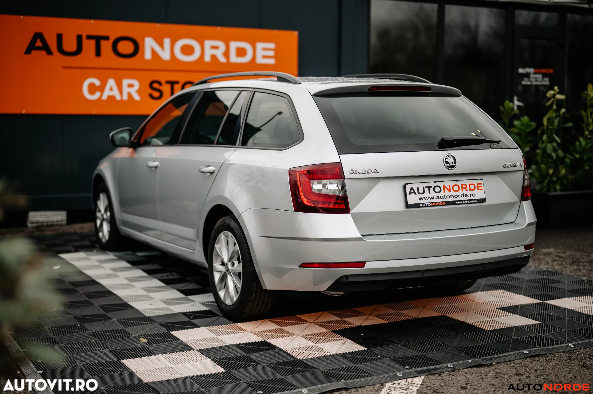 Skoda Octavia Combi Diesel 2.0 TDI DSG Style - 11