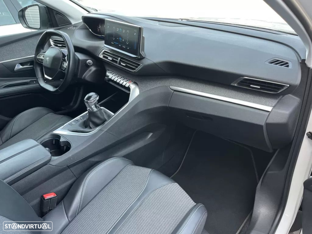 Peugeot 3008 1.2 PureTech Allure Pack - 42