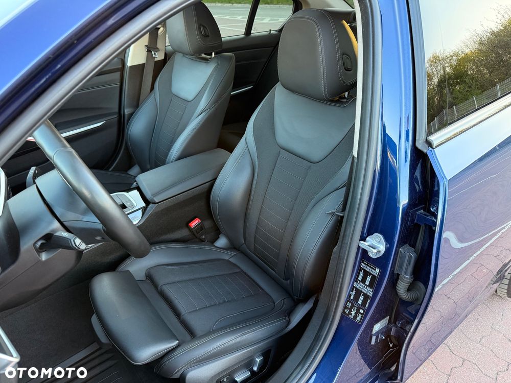 BMW Seria 3 330i xDrive Sport Line - 14