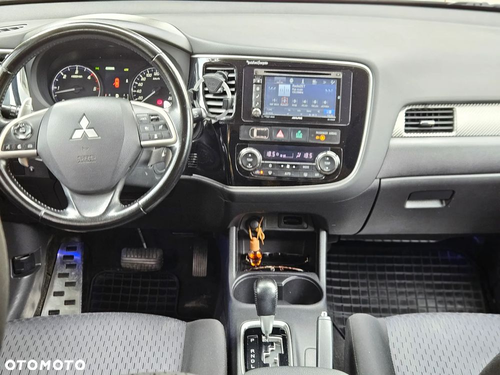 Mitsubishi Outlander 2.2 DID Instyle Navi - 11