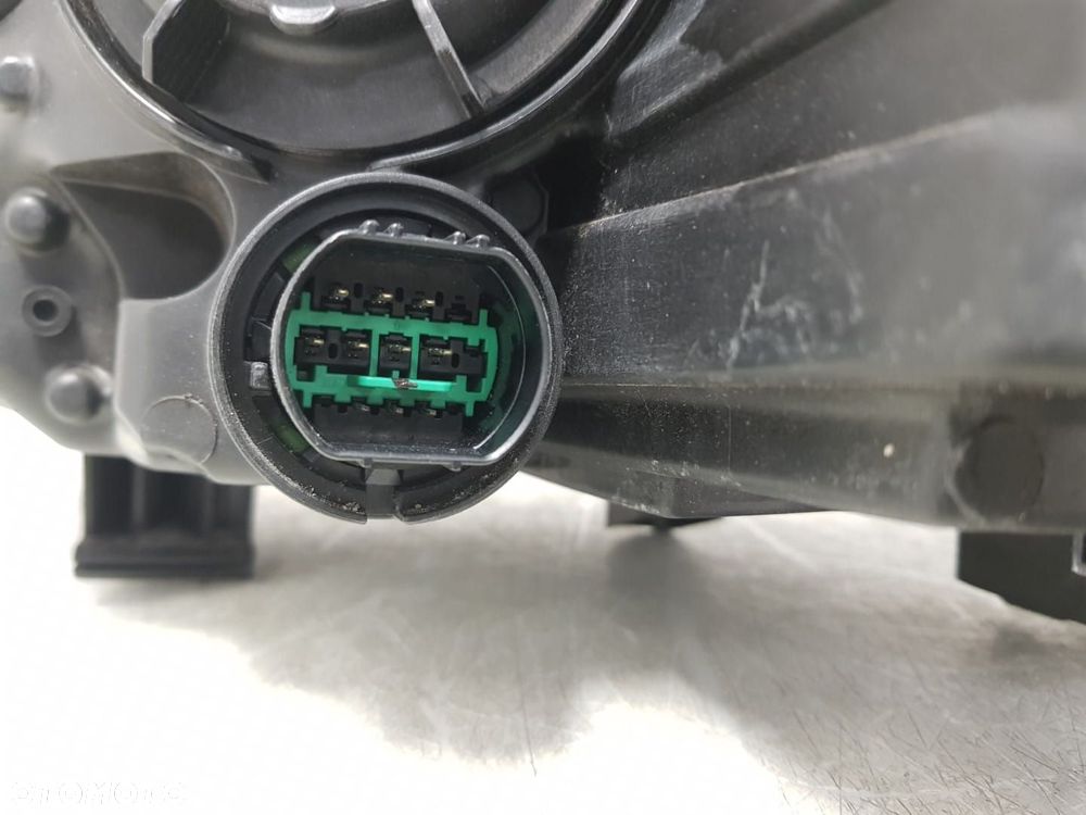 LAMPA PRAWA PRZEDNIA PRZÓD SOCZEWKA HYUNDAI I30 3 III FASTBACK 17- ORYGINAŁ EUROPA CZARNA CIEMNA H7 - 8