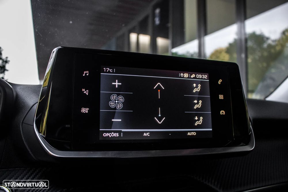 Peugeot 2008 1.5 BlueHDi Allure EAT8 - 37