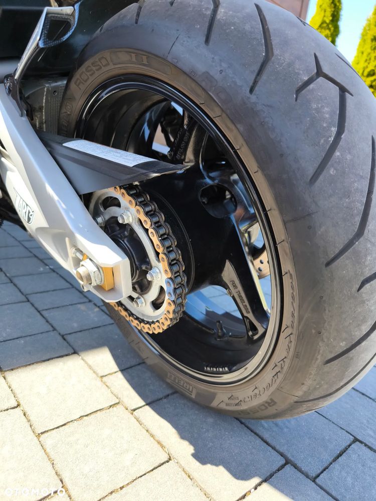 Suzuki GSX - 23
