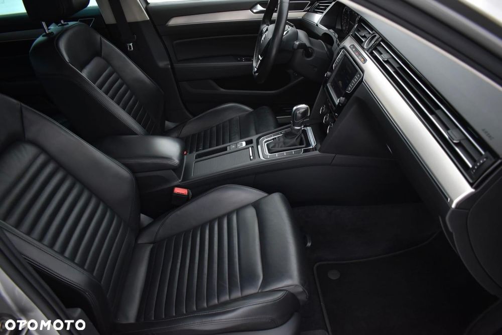 Volkswagen Passat 2.0 TDI DSG BlueMotion Technology R-Line - 8