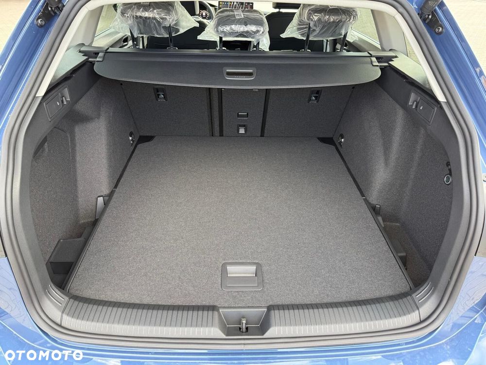 Volkswagen Golf Variant 1.5 eTSI mHEV Life Plus DSG - 32