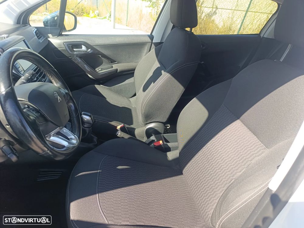 Peugeot 208 1.2 PureTech Style - 10