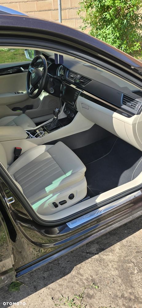 Skoda Superb 2.0 TDI 4x4 L&K DSG - 11