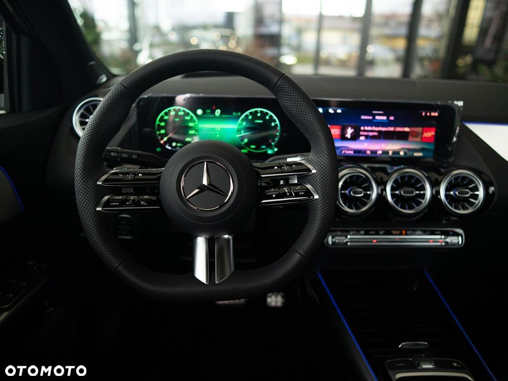 Mercedes-Benz GLA - 12