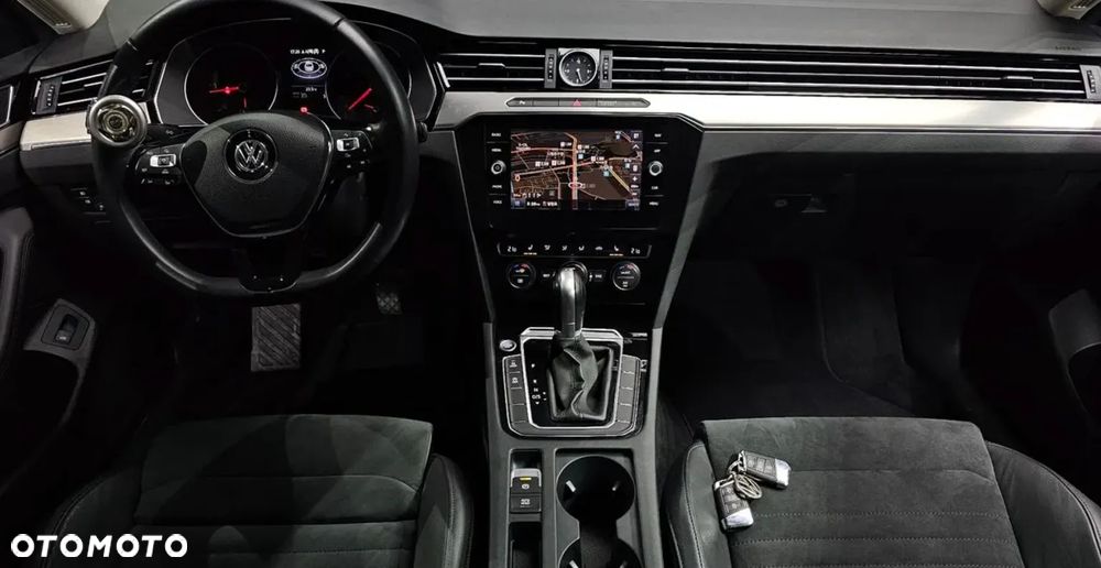 Volkswagen Passat 2.0 TDI SCR 4Motion DDG Highline - 11