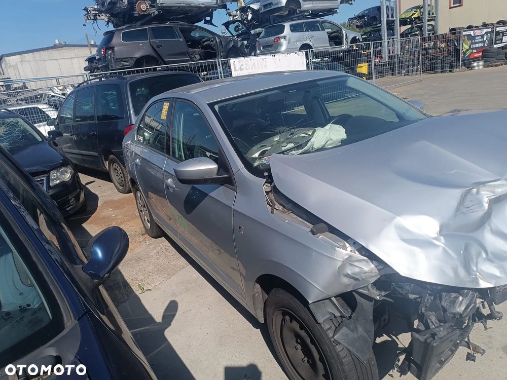 Skoda Rapid z silnikiem z 1,2 TSI ozn. CBZB iskrzynią PRN lakier kod LA7W - 6