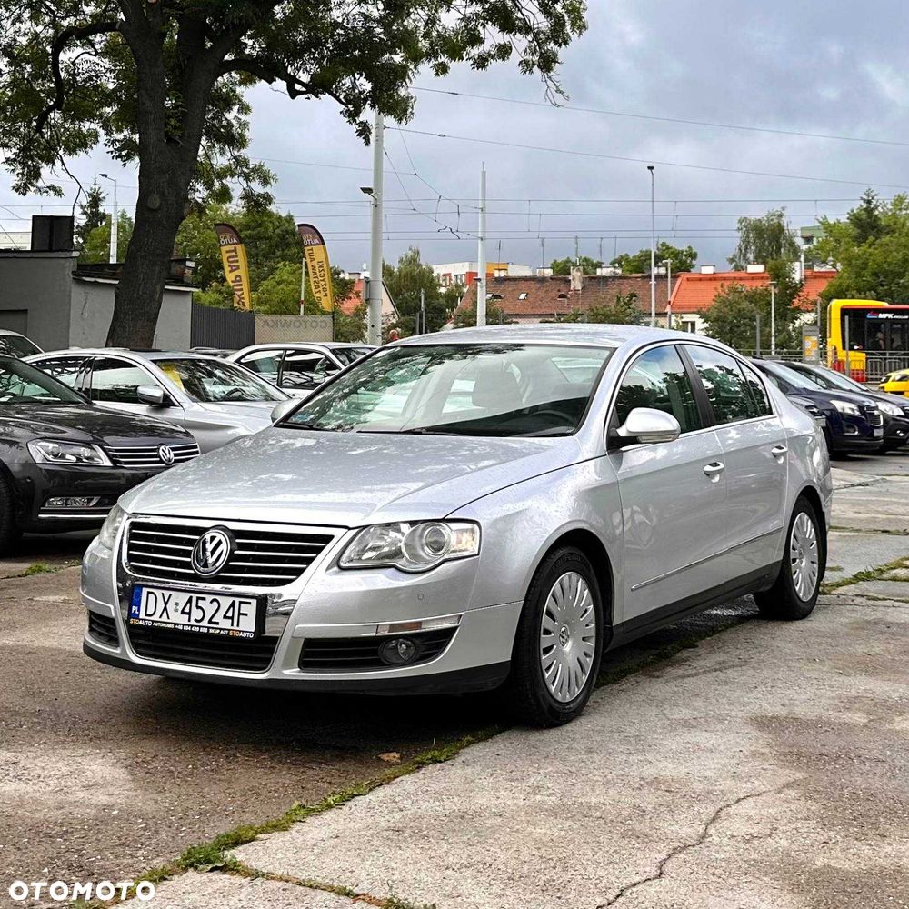 Volkswagen Passat - 1