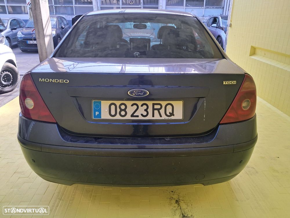 Ford Mondeo 2.0 TDdi Ghia - 13