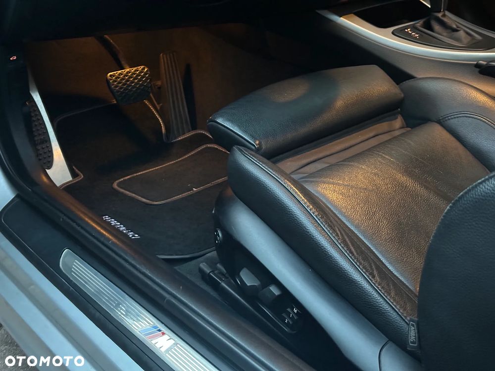 BMW Seria 3 335i xDrive - 22