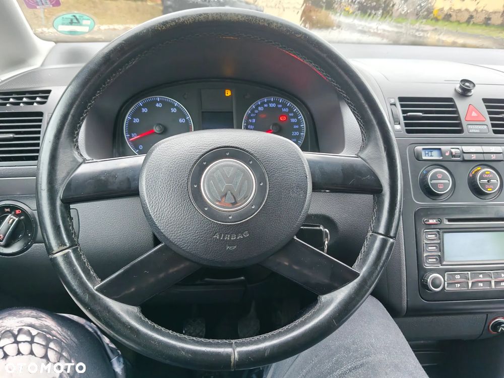 Volkswagen Touran 2.0 FSI Highline - 15