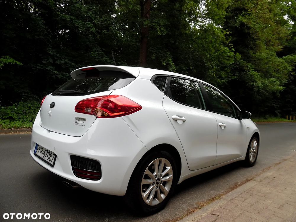 Kia Ceed - 10