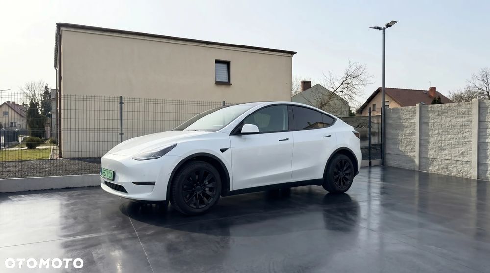 Tesla Model Y - 3