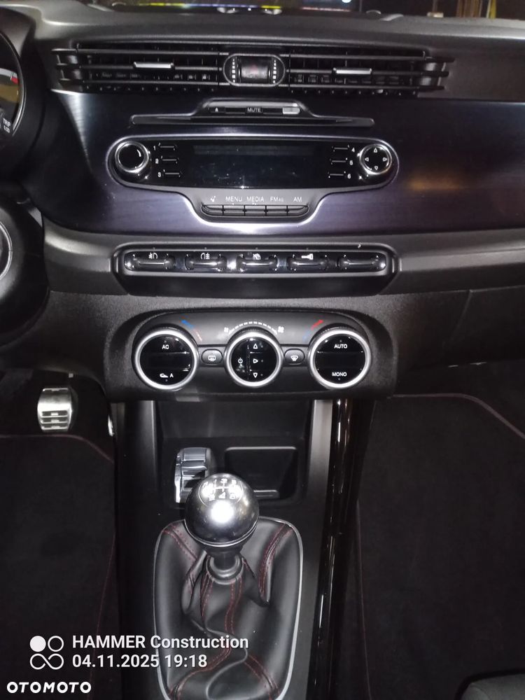 Alfa Romeo Giulietta 2.0 JTDM Distinctive - 31