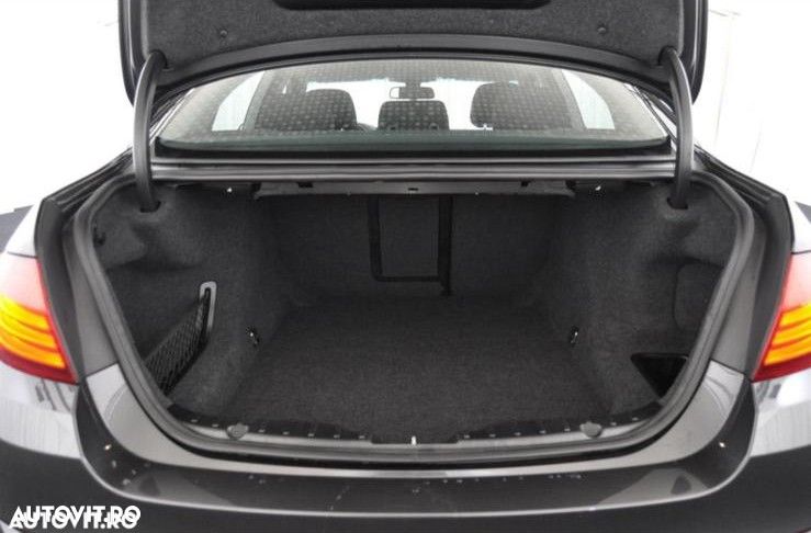 BMW Seria 5 520d Aut. Luxury Line - 9