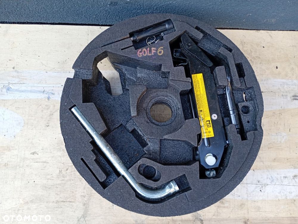 wkład koła zapasowego lewarek hak ucho holownicze klucz vw golf V VI plus 8P0012109E - 1