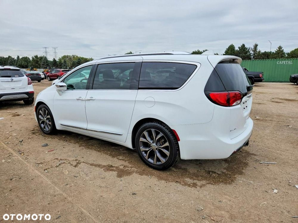 Chrysler Pacifica - 5