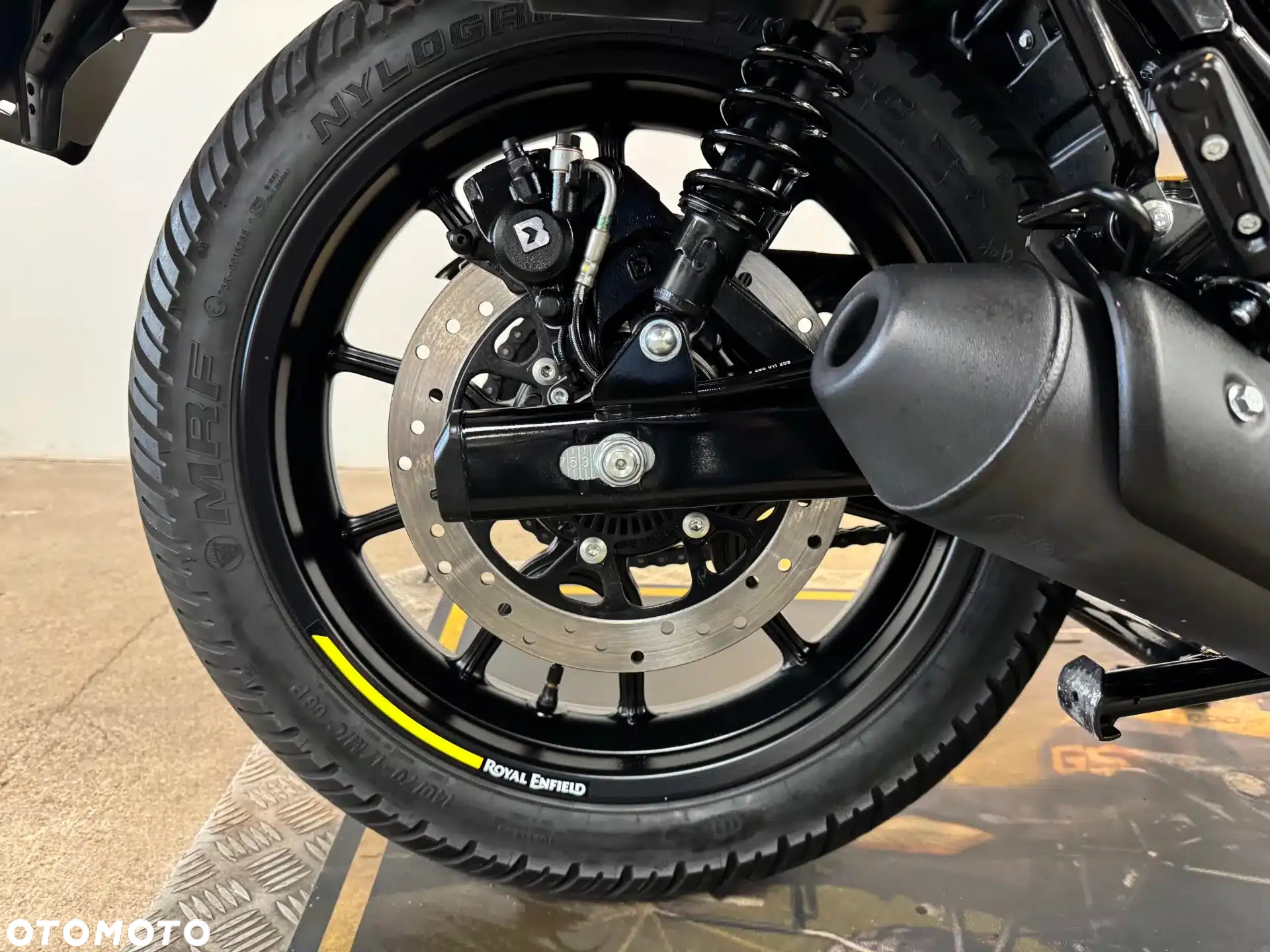 Royal Enfield HNTR - 15