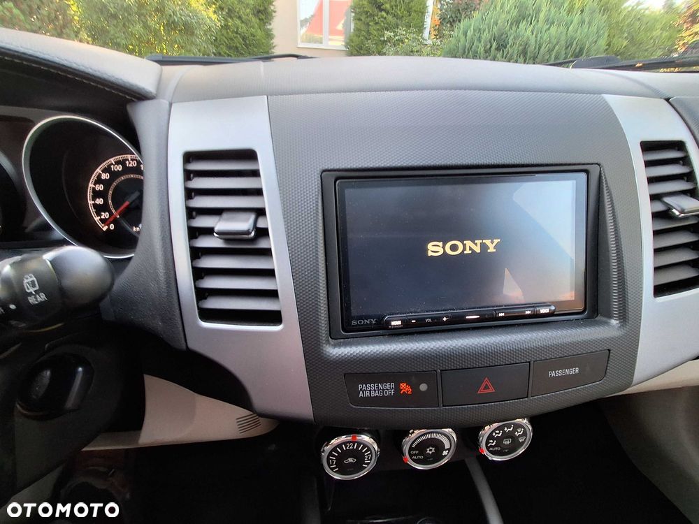 Mitsubishi Outlander - 4
