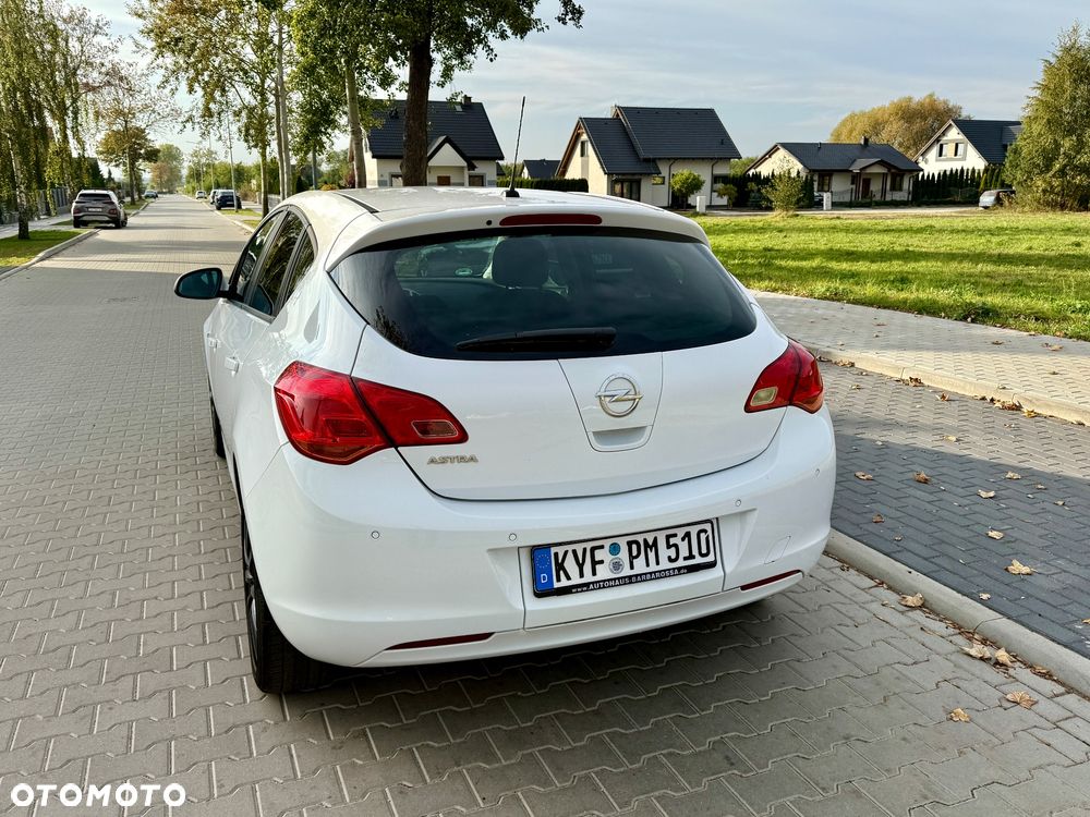 Opel Astra 2013 photo 5