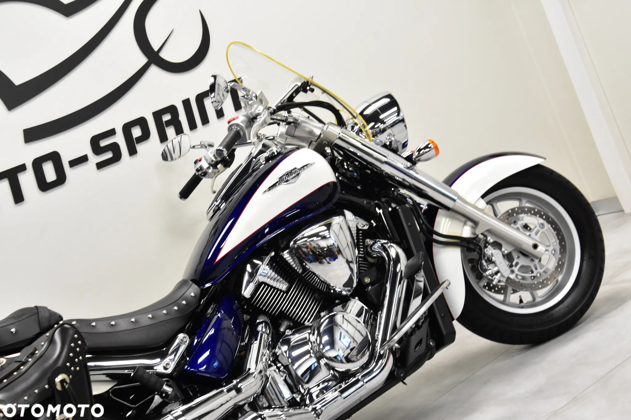 Suzuki Intruder - 15