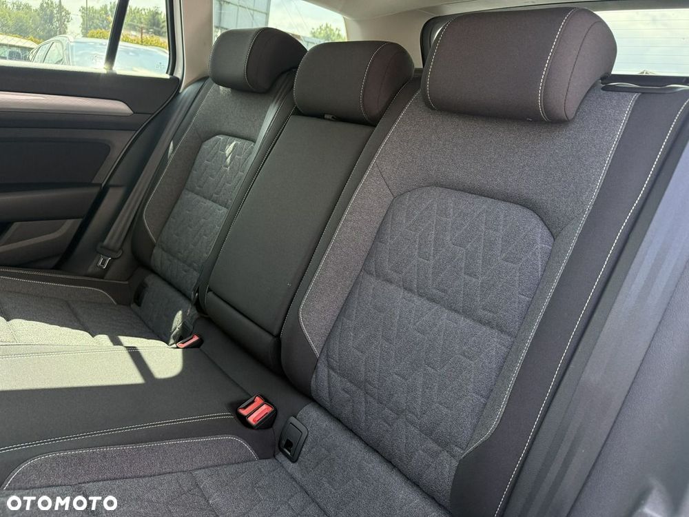 Volkswagen Passat - 33