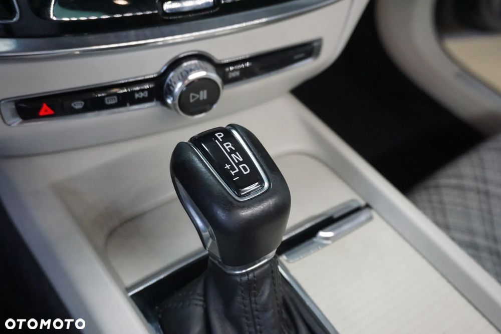 Volvo V60 D3 AWD Geartronic Momentum - 35